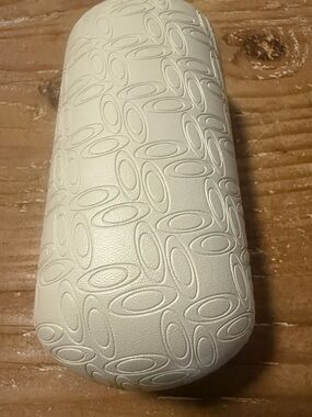 Oakley Rate Vintage Women's Eyewear Accessory Hard Case Vault White